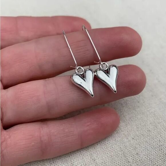 🩶 NEW silver puffy heart dangle earrings 🩶 - Picture 5 of 5